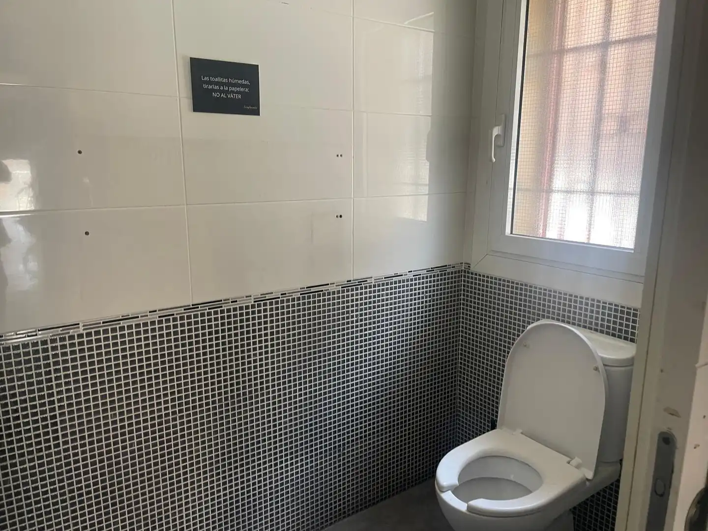 Bathroom of Commercial properties for rent in Sant Boi de Llobregat