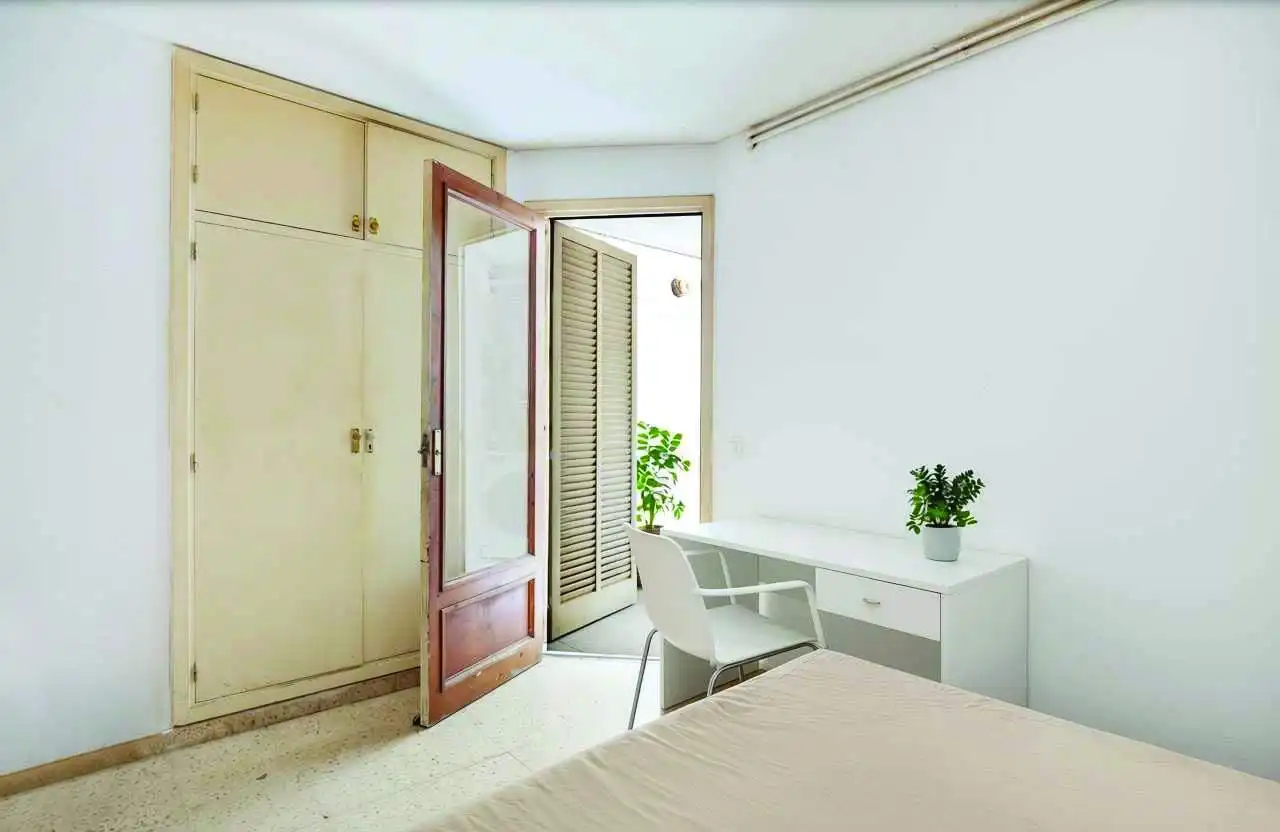 Bedroom of Flat for sale in Llevant