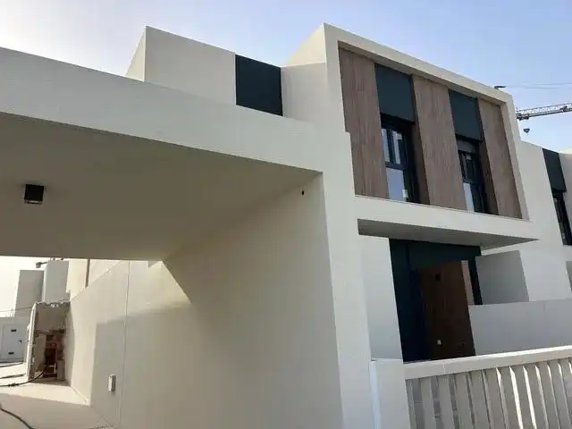 Vista exterior de Casa o xalet de lloguer en El Ejido amb Jardí privat, Terrassa i Piscina comunitària