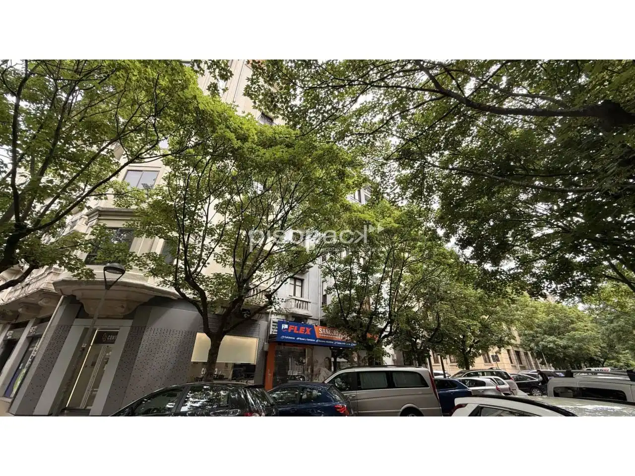 Außenansicht von Wohnung zum Verkauf in  Pamplona / Iruña mit Heizung, Parkett und Balkon