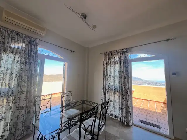 Esszimmer von Wohnung zur Miete in Ojén mit Klimaanlage, Heizung und Terrasse