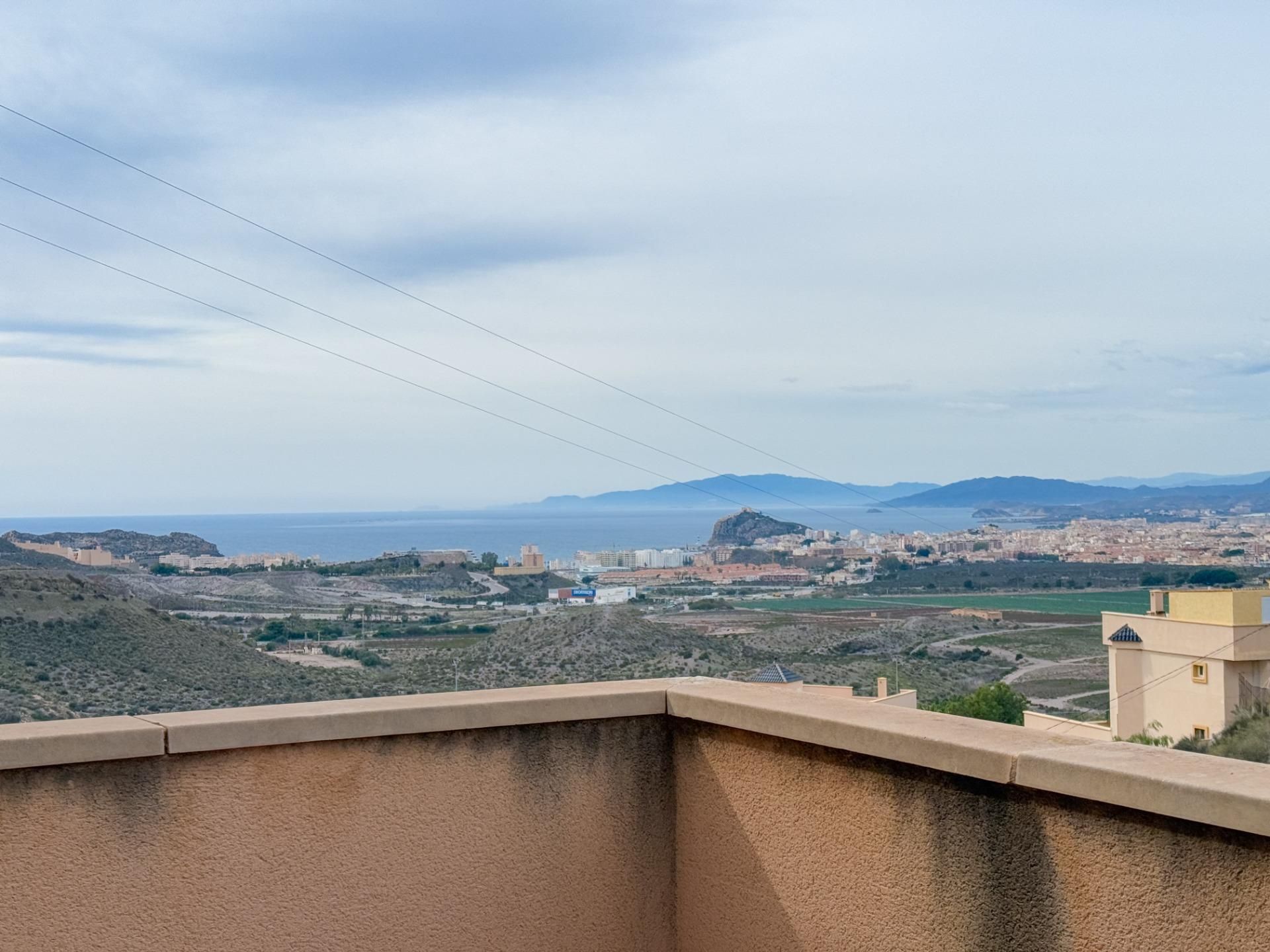 Vista exterior de Àtic en venda en Águilas amb Piscina
