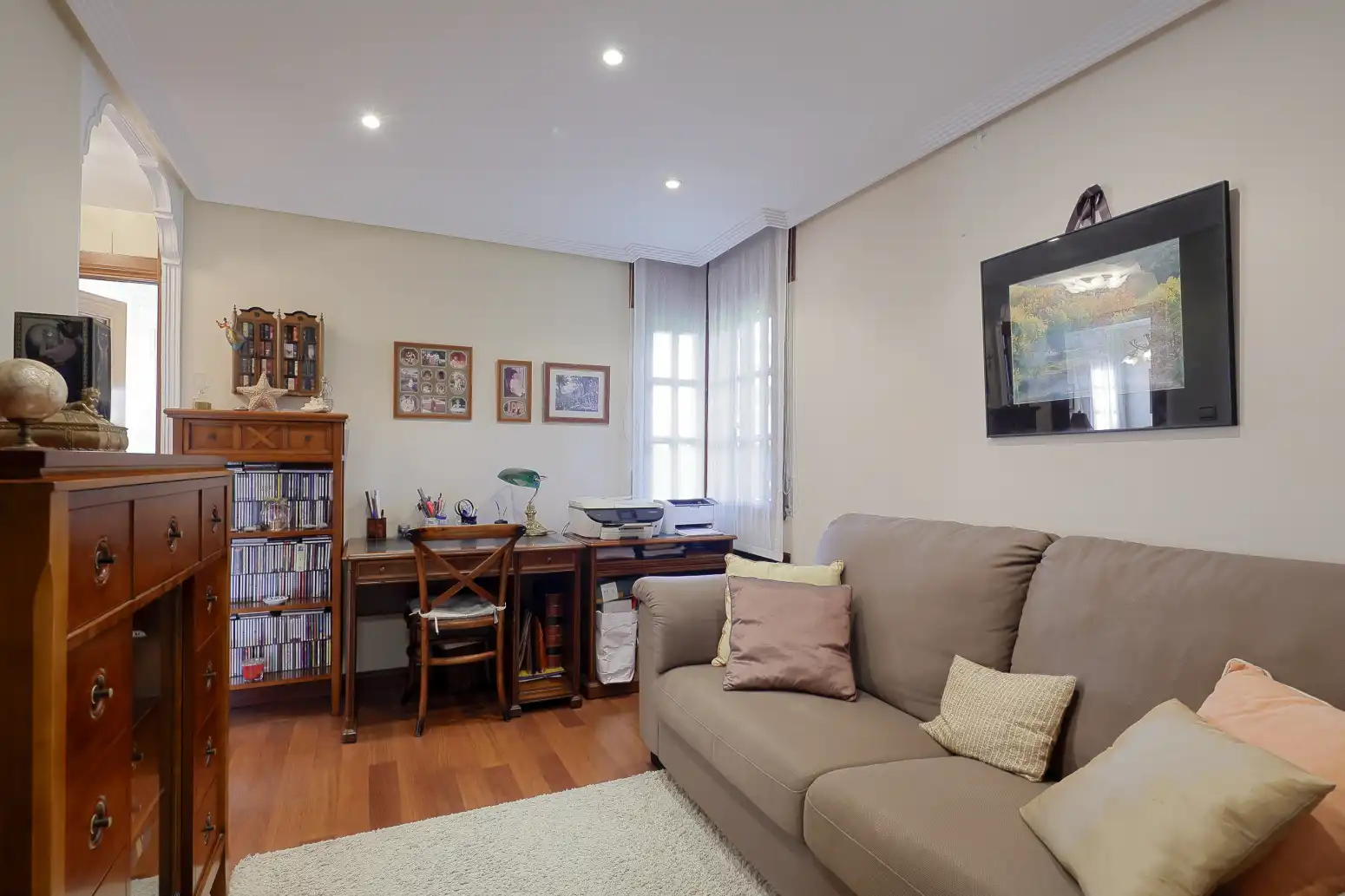 Sala d'estar de Casa o xalet en venda en Gijón  amb Calefacció, Jardí privat i Parquet