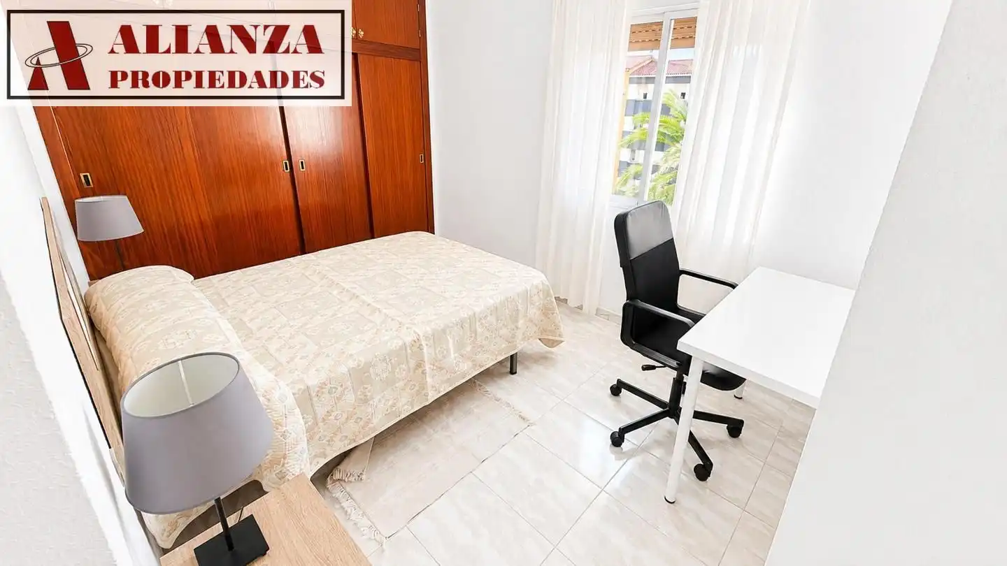 Bedroom of Flat for rent in Málaga  with Air Conditioner, Terrace and Furnished