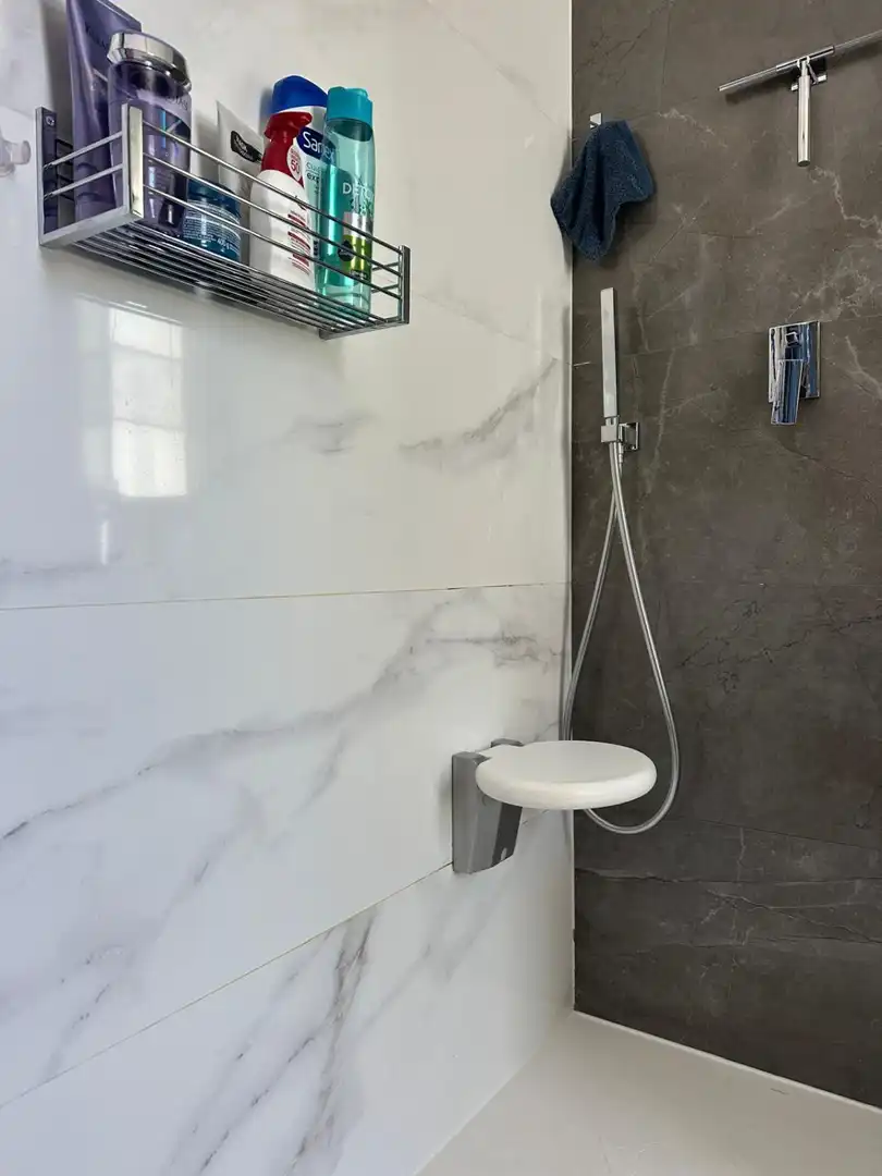 Bathroom of Apartments for sale in Sotogrande  with Air Conditioner, Heating and Terrace