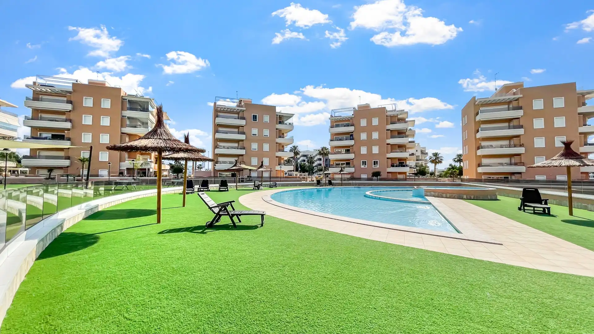 Piscina de Apartament en venda en Guardamar del Segura amb Aire condicionat, Piscina i Forn