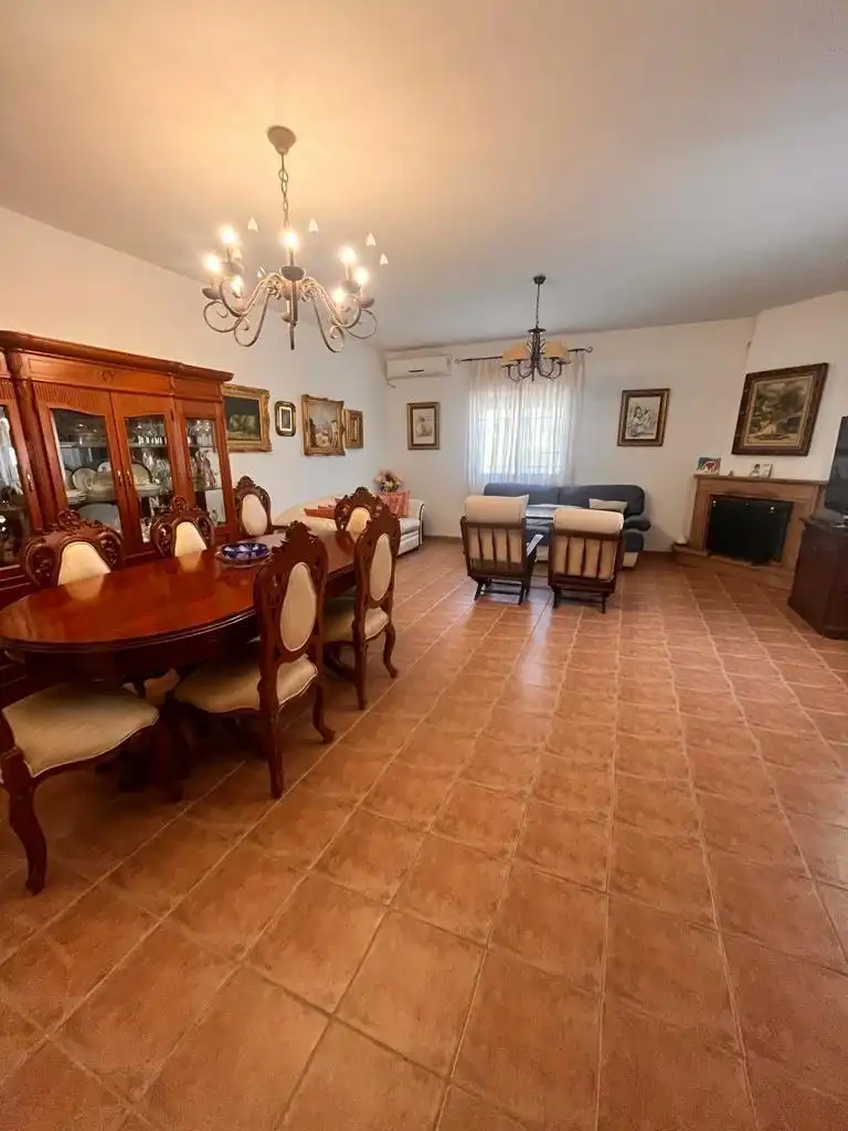 Menjador de Casa o xalet en venda en Córdoba amb Aire condicionat, Jardí privat i Terrassa