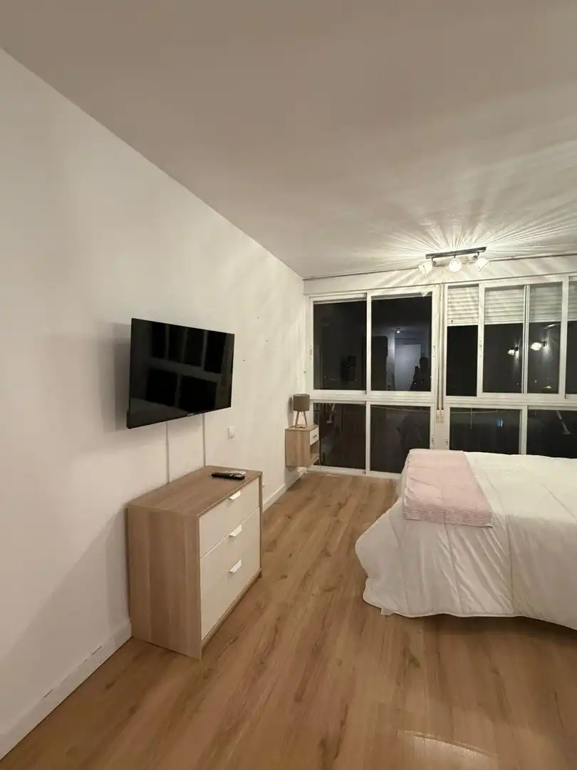 Dormitori de Estudi de lloguer en Rincón de la Victoria amb Aire condicionat, Jardí privat i Moblat