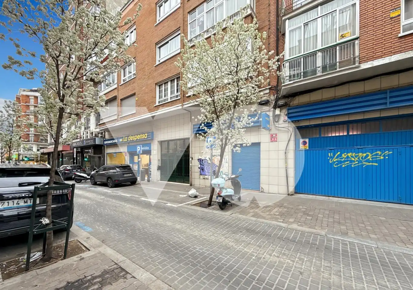 Vista exterior de Planta baixa en venda en Madrid amb Aire condicionat