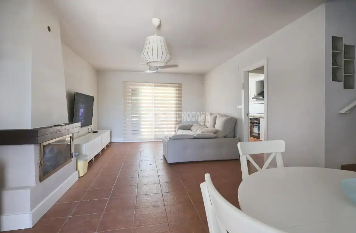 Sala de estar de Casa adosada en venta en Sagunto / Sagunt con Aire acondicionado, Calefacción y Terraza