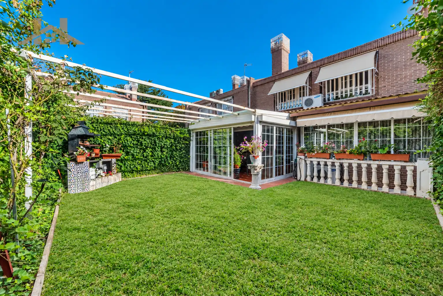 Maison mitoyenne avec piscine à vendre à Camino Viejo de Madrid