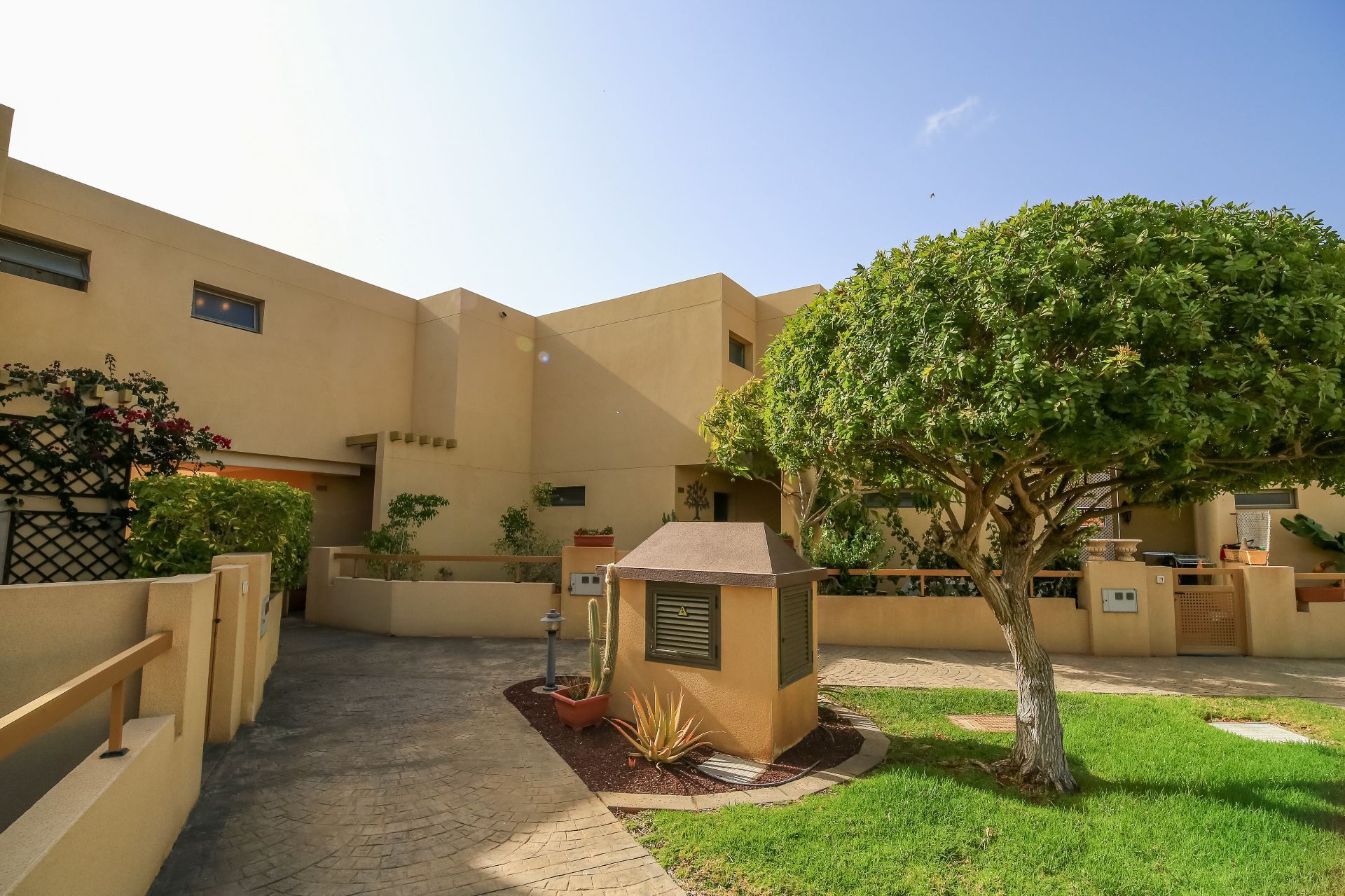 Vista exterior de Casa adosada en venta en Granadilla de Abona con Terraza, Trastero y Piscina comunitaria