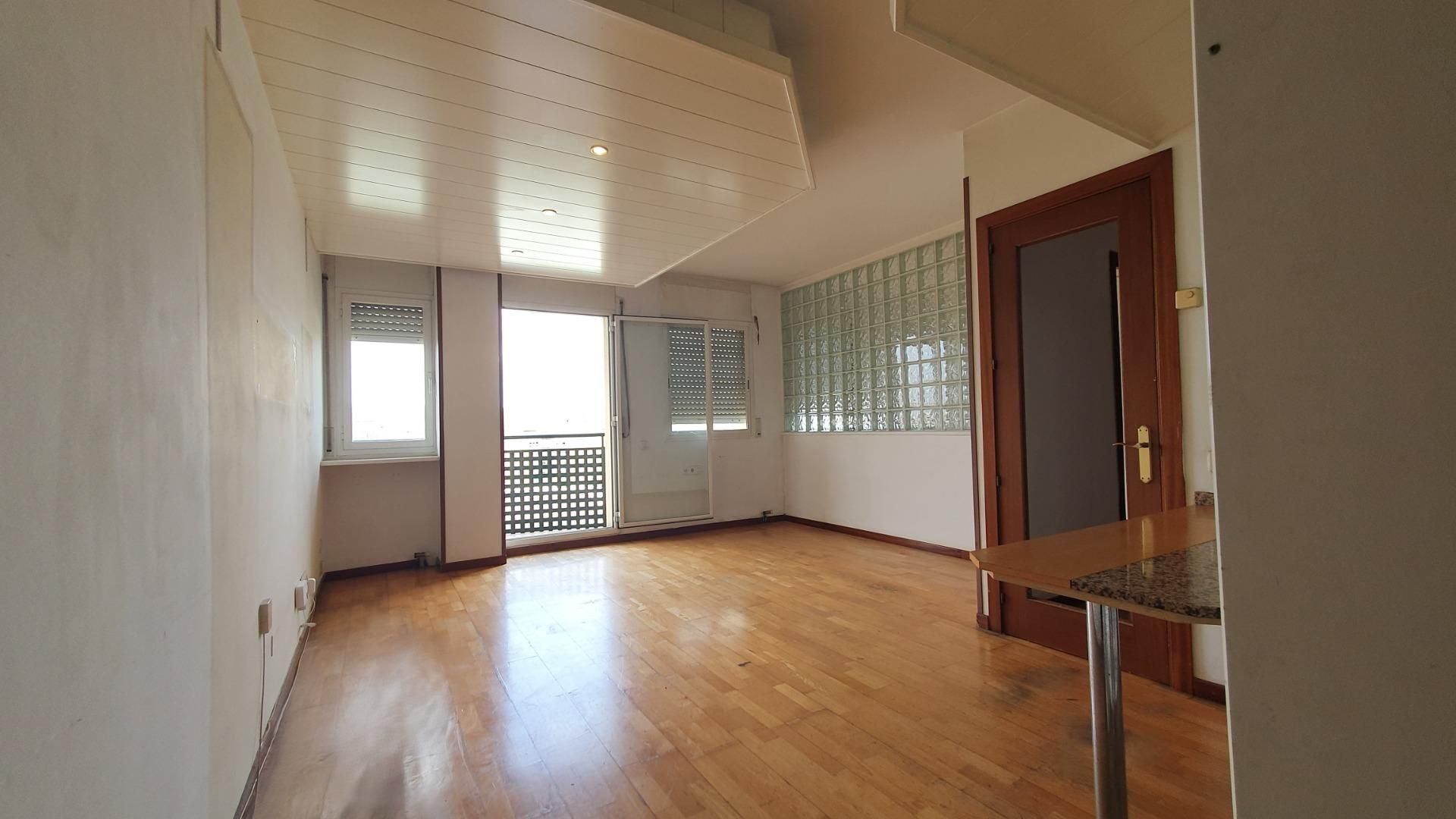 Sala de estar de Piso en venta en Sabadell con Parquet y Balcón