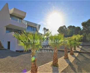 Vista exterior de Casa o xalet en venda en Calpe / Calp amb Aire condicionat, Terrassa i Piscina