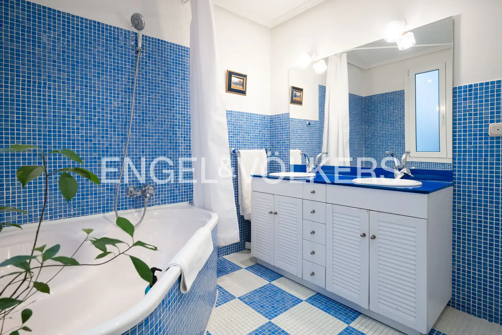 Baño de Ático en venta en Irun  con Calefacción, Amueblado y Balcón
