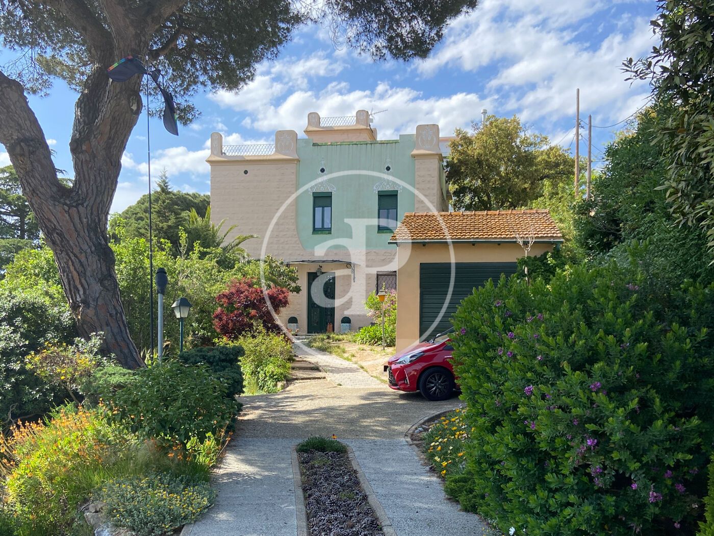 Vista exterior de Casa o xalet en venda en  Barcelona Capital amb Calefacció, Jardí privat i Terrassa