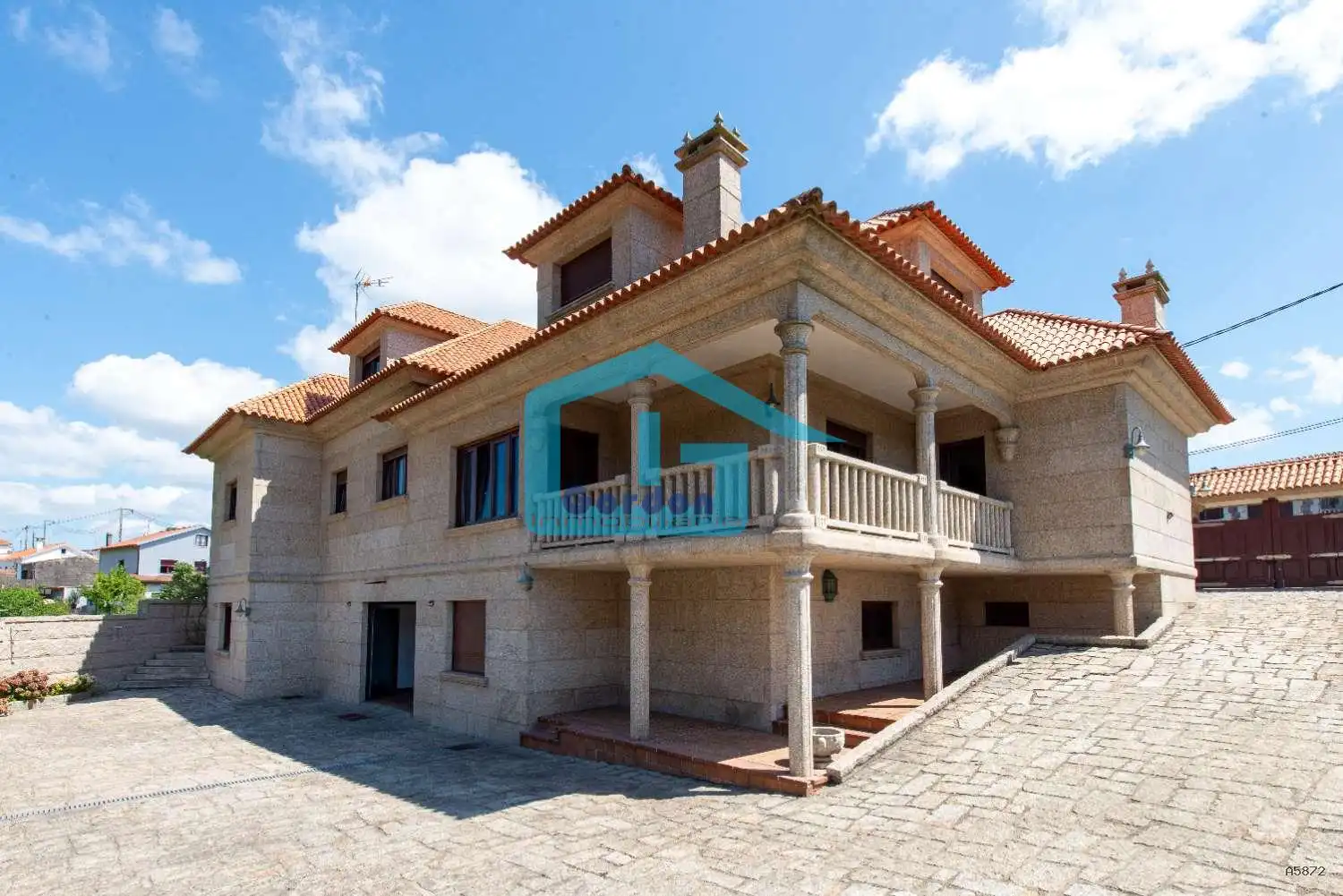 Vista exterior de Casa o xalet en venda en Meaño amb Calefacció, Parquet i Terrassa
