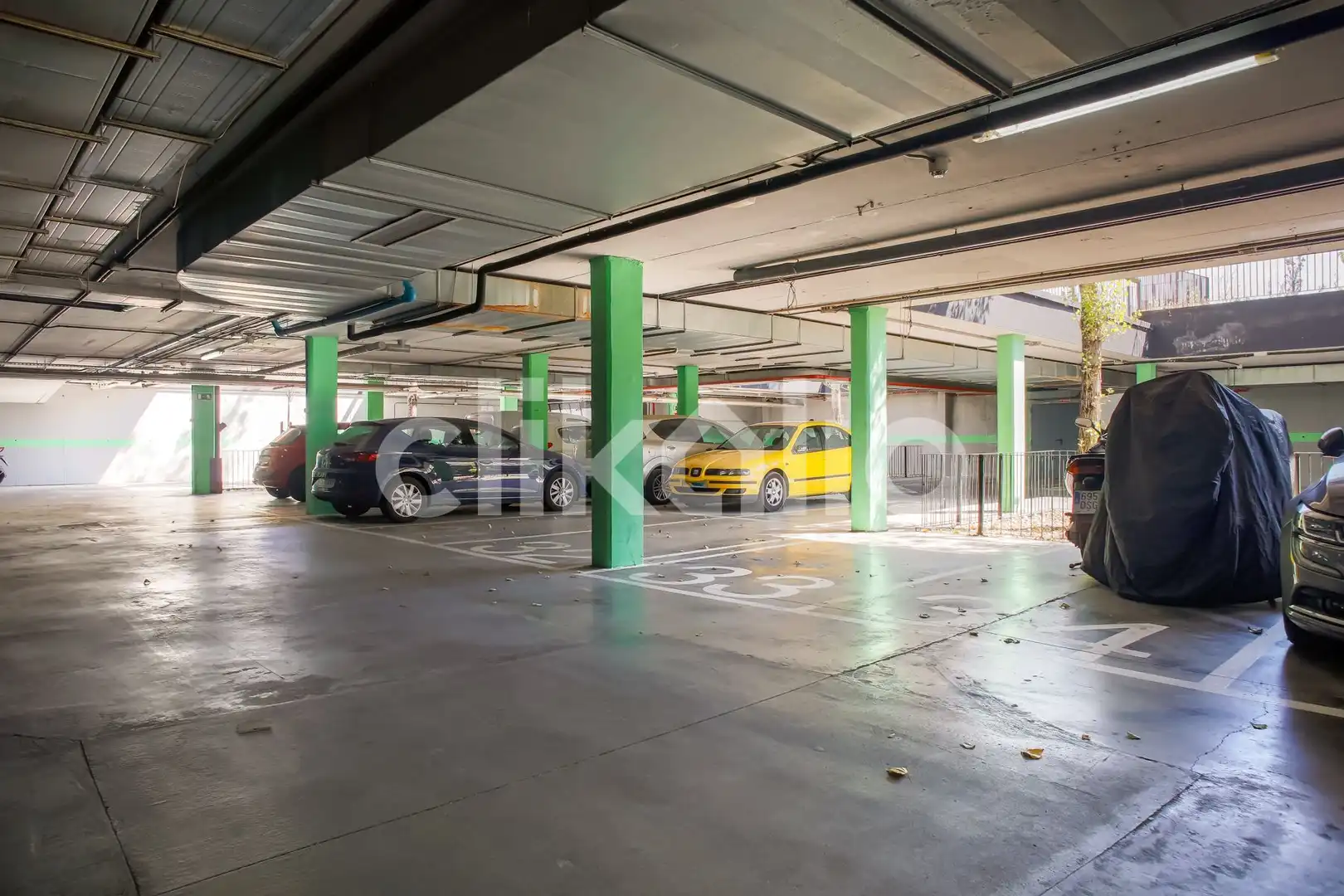 Parking de Piso en venta en Madrid con Calefacción, Terraza y Trastero