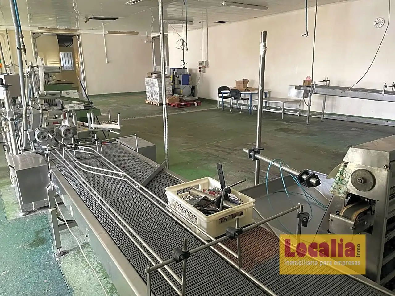 Vista exterior de Nave industrial en venta en Laredo