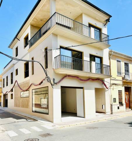 Local comercial en Alquiler en Avenida de Colón en Núcleo Urbano