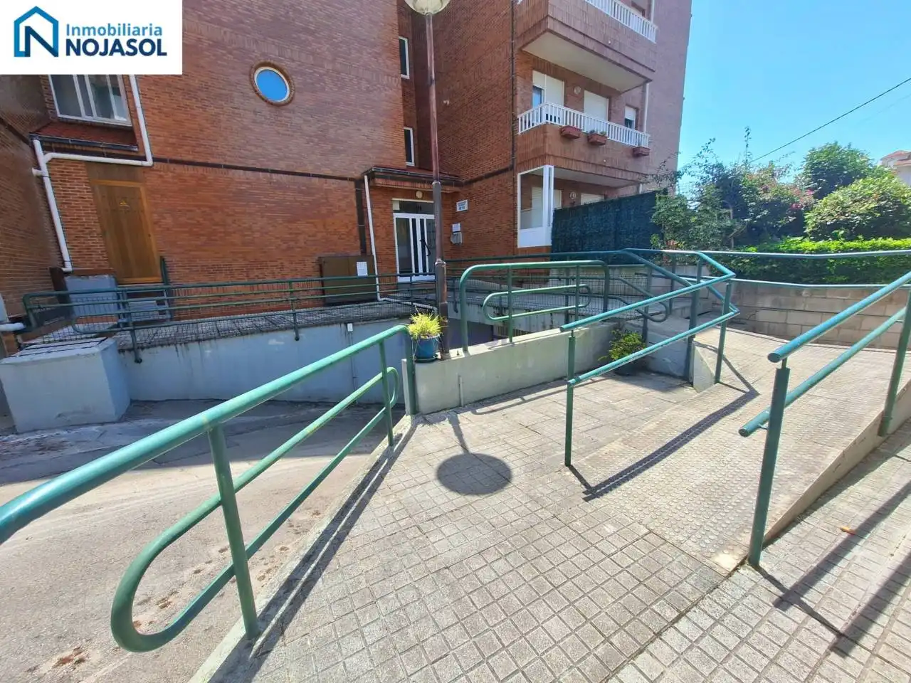 Vista exterior de Apartament de lloguer en Noja amb Calefacció, Jardí privat i Terrassa