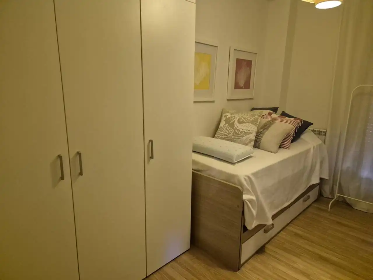 Dormitori de Apartament de lloguer en Badajoz amb Calefacció i Moblat