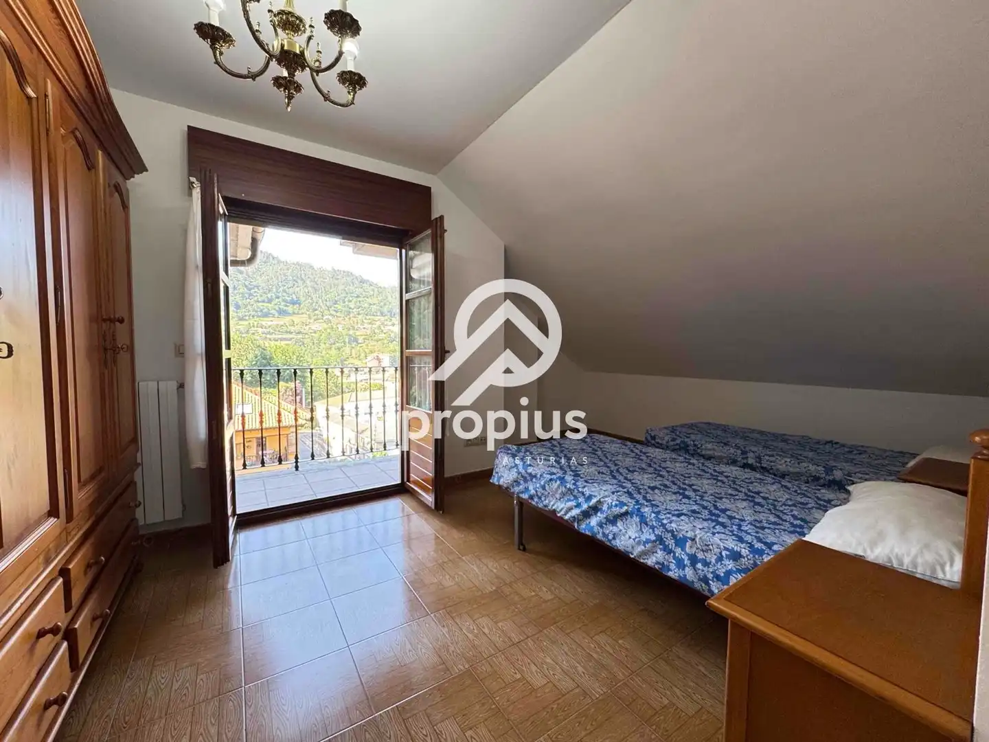 Habitación de Casa adosada en venta en Piloña con Calefacción, Jardín privado y Parquet