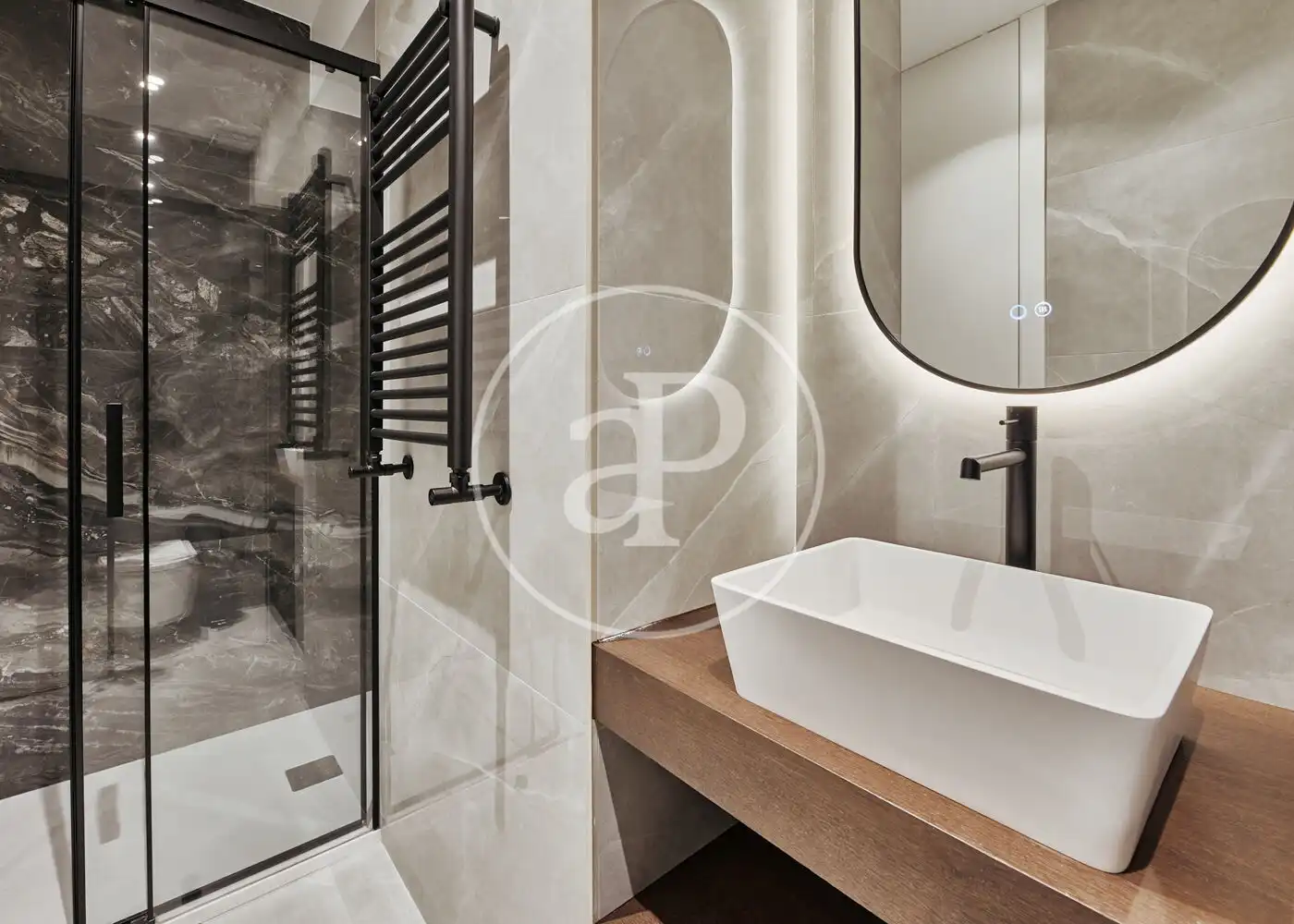 Bathroom of Flat for sale in Madrid  with Air Conditioner, Heating and Furnished