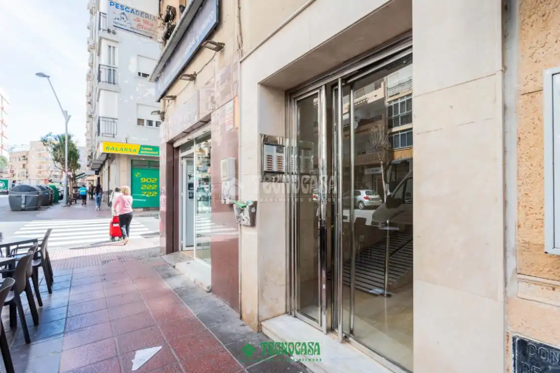 Piso en venta en Almería con Calefacción y Balcón