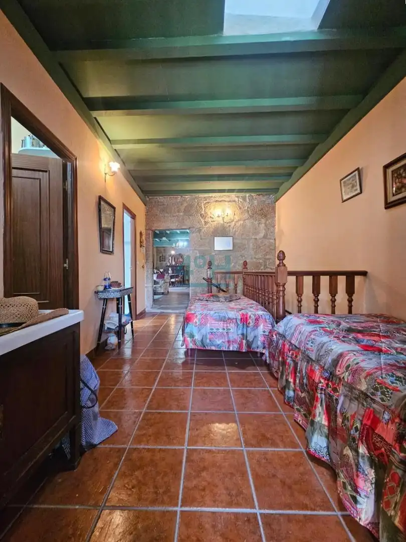 Finca rústica en venta en Beade  con Jardín privado y Amueblado