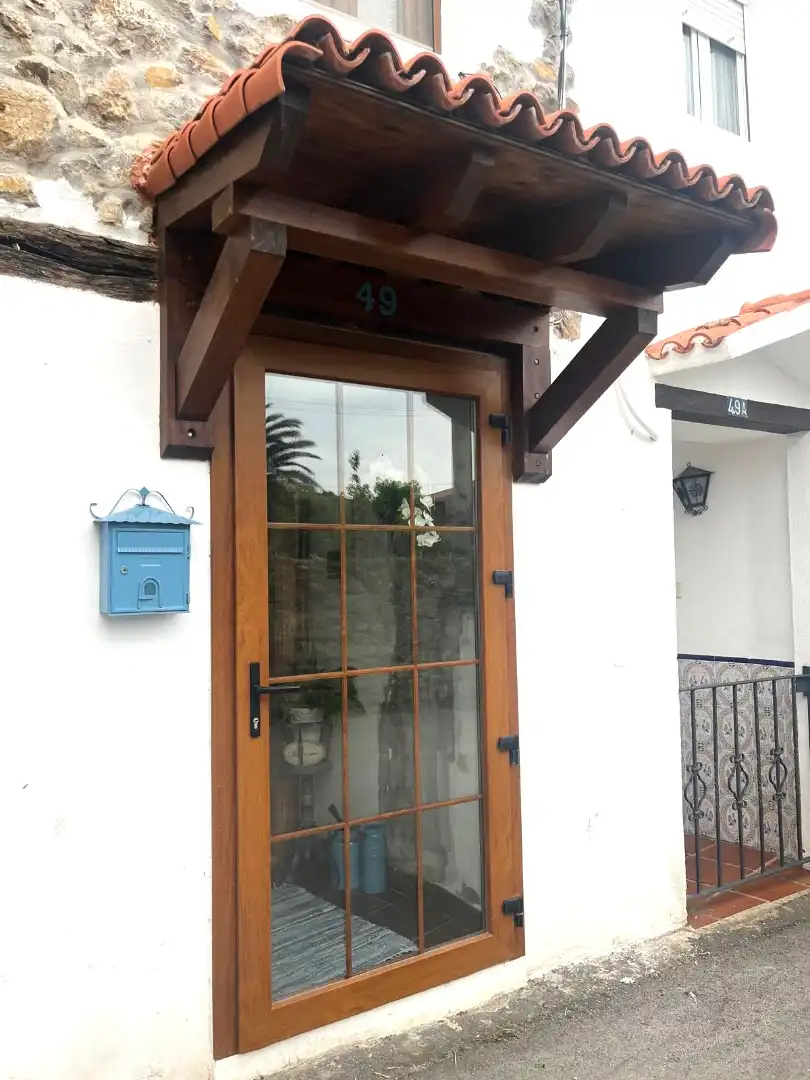 Vista exterior de Casa o xalet en venda en Castro-Urdiales amb Calefacció, Terrassa i Traster