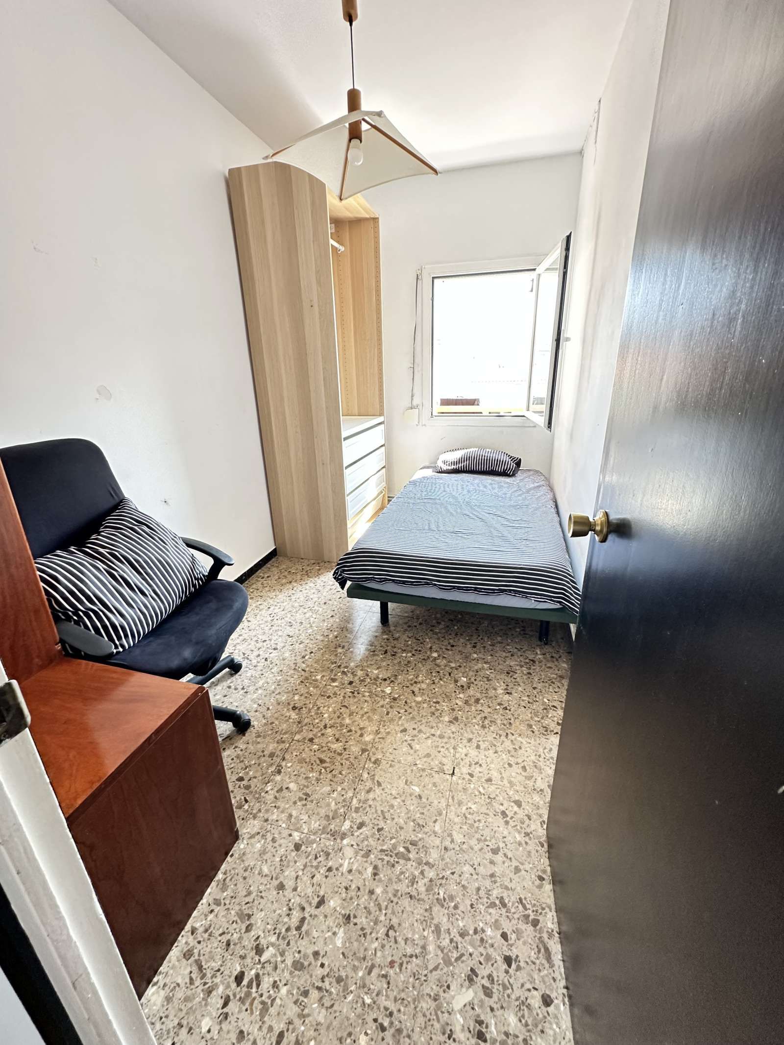 Bedroom of Flat to share in  Barcelona Capital  with Air Conditioner, Heating and Terrace