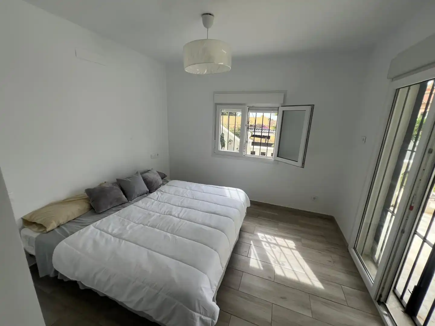 Chalet con piscina en venta en El Faro de Calaburra - Chaparral, imagen 28