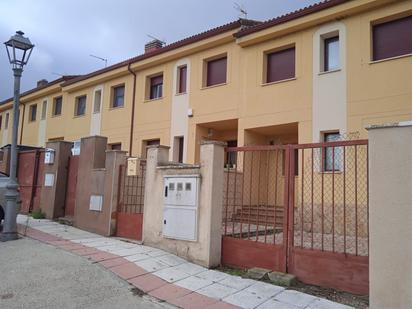 Vista exterior de Casa adosada en venda en Los Huertos amb Terrassa