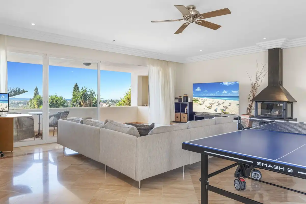 Sala d'estar de Casa o xalet en venda en Benahavís amb Aire condicionat, Jardí privat i Terrassa