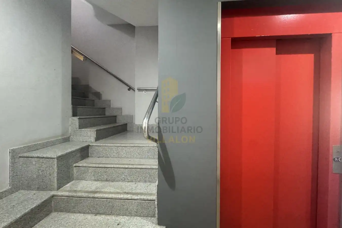 Piso en venta en Valencia de Don Juan con Calefacción, Parquet y Terraza
