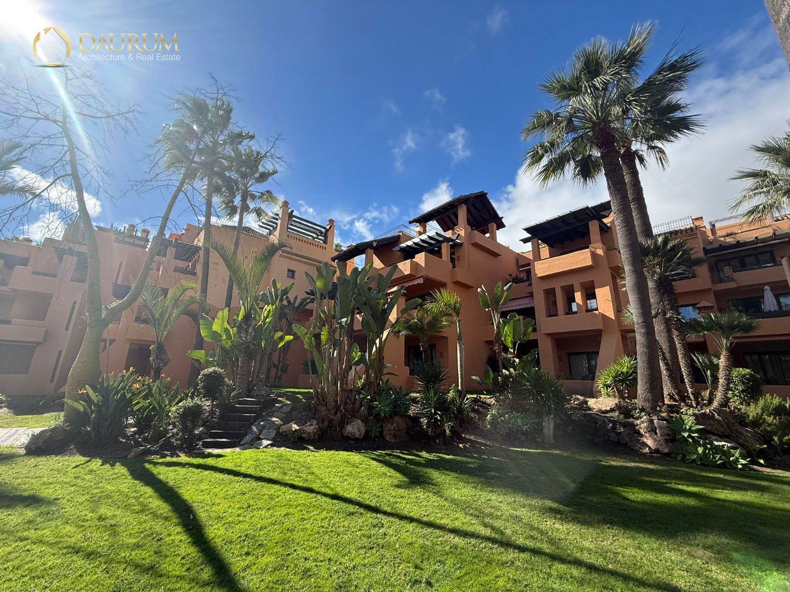 Vista exterior de Pis en venda en Marbella amb Aire condicionat, Calefacció i Terrassa