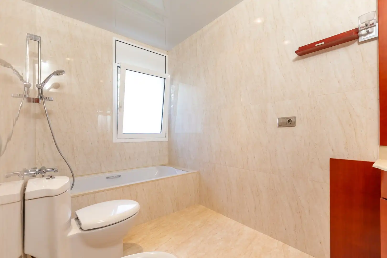Baño de Casa o chalet en venta en Vallirana con Calefacción, Terraza y Balcón