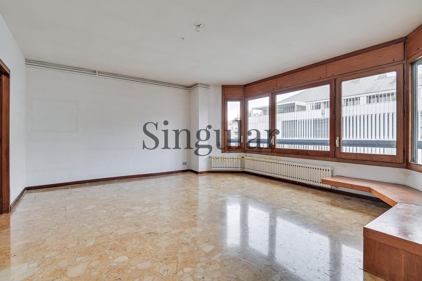 Sala de estar de Ático en venta en  Barcelona Capital con Calefacción, Terraza y Piscina