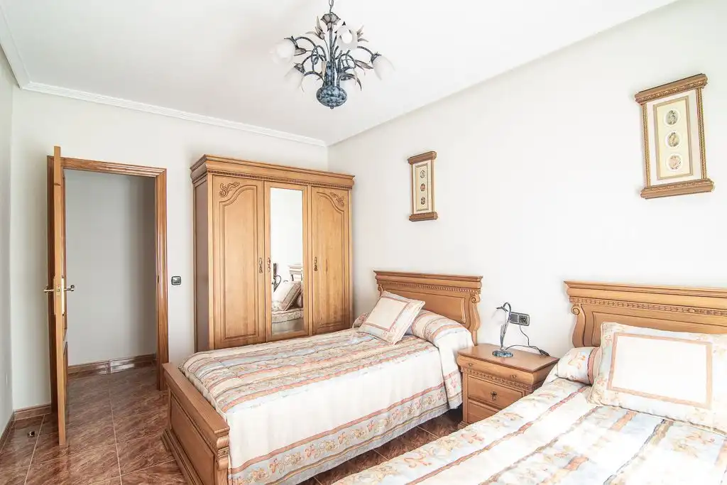 Dormitori de Casa adosada en venda en Orihuela amb Aire condicionat, Calefacció i Terrassa