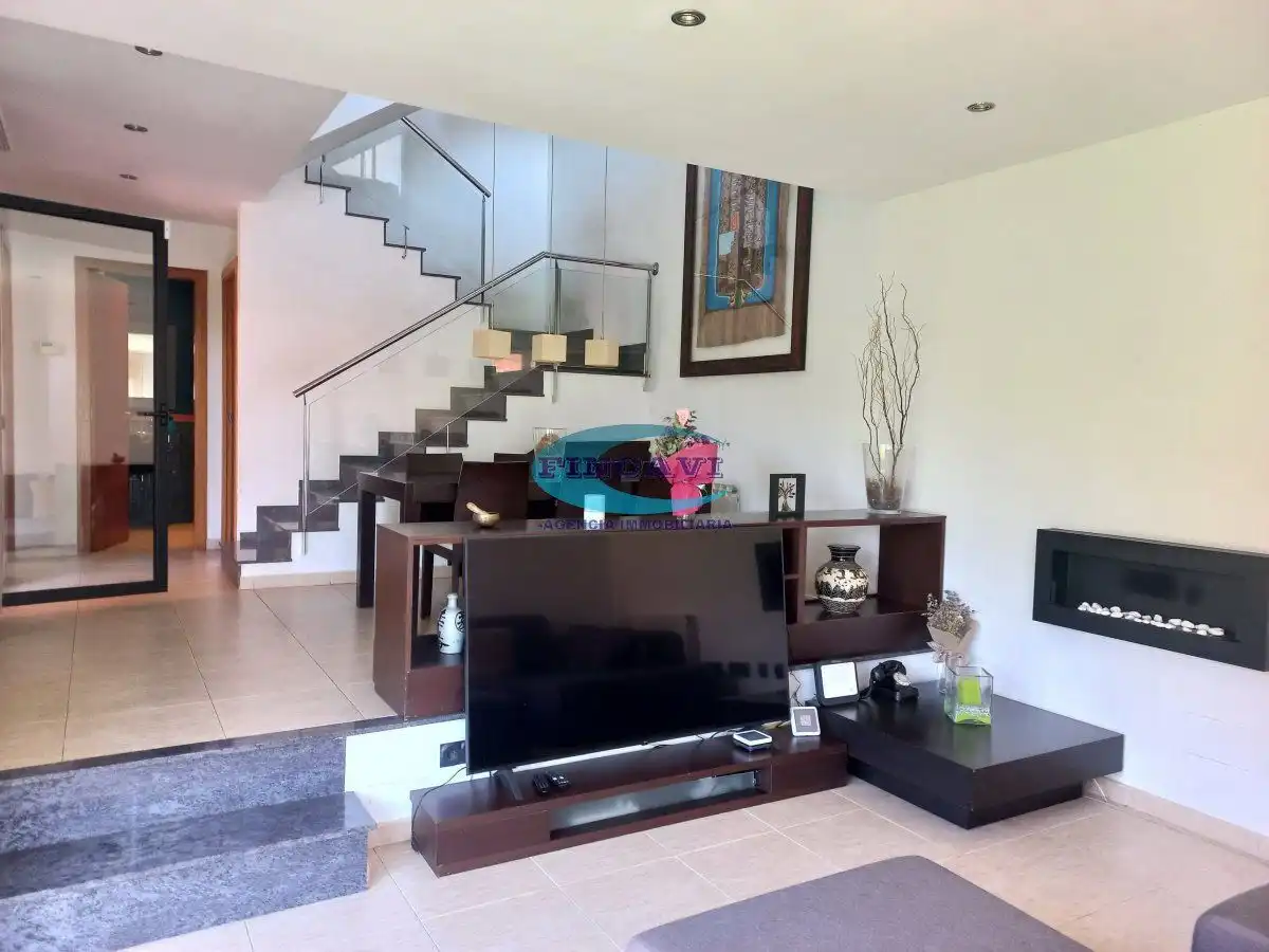 Sala de estar de Casa o chalet en venta en L'Ametlla del Vallès con Calefacción y Piscina