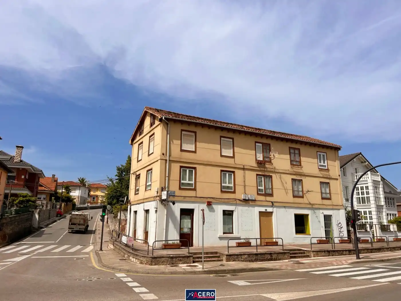 Vista exterior de Casa o xalet en venda en Camargo amb Jardí privat