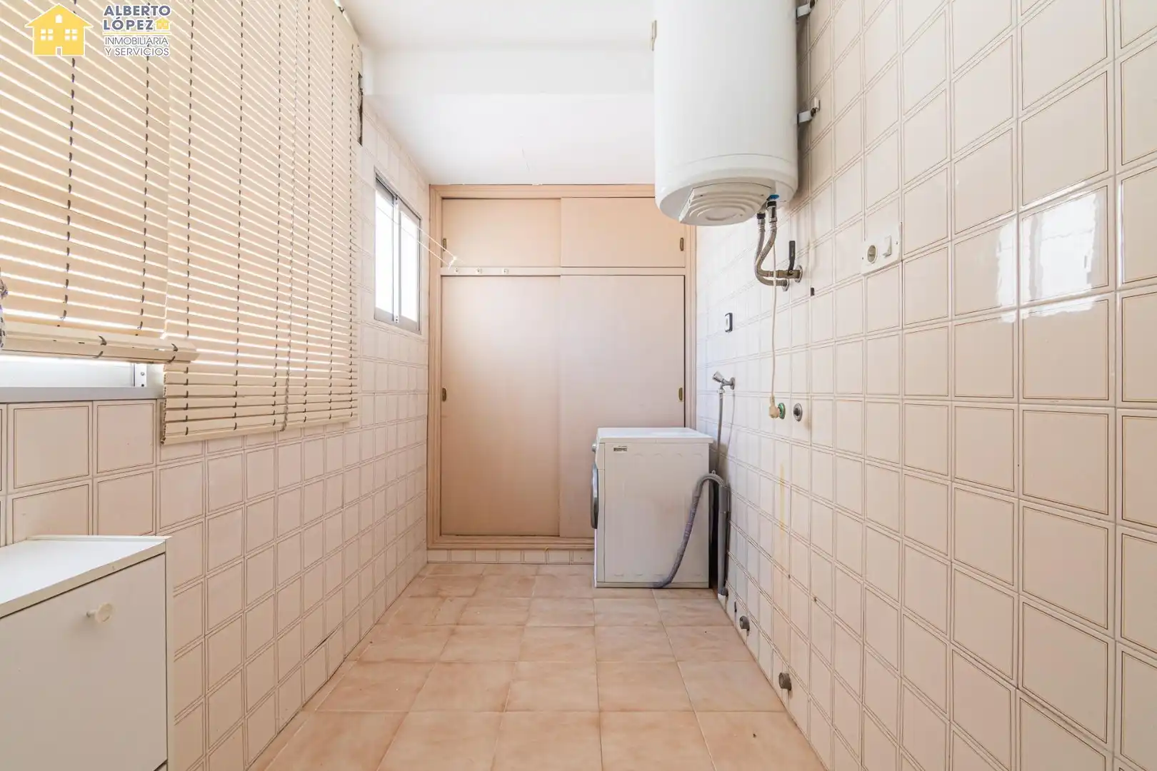 Bany de Apartament en venda en Elche / Elx amb Terrassa i Balcó
