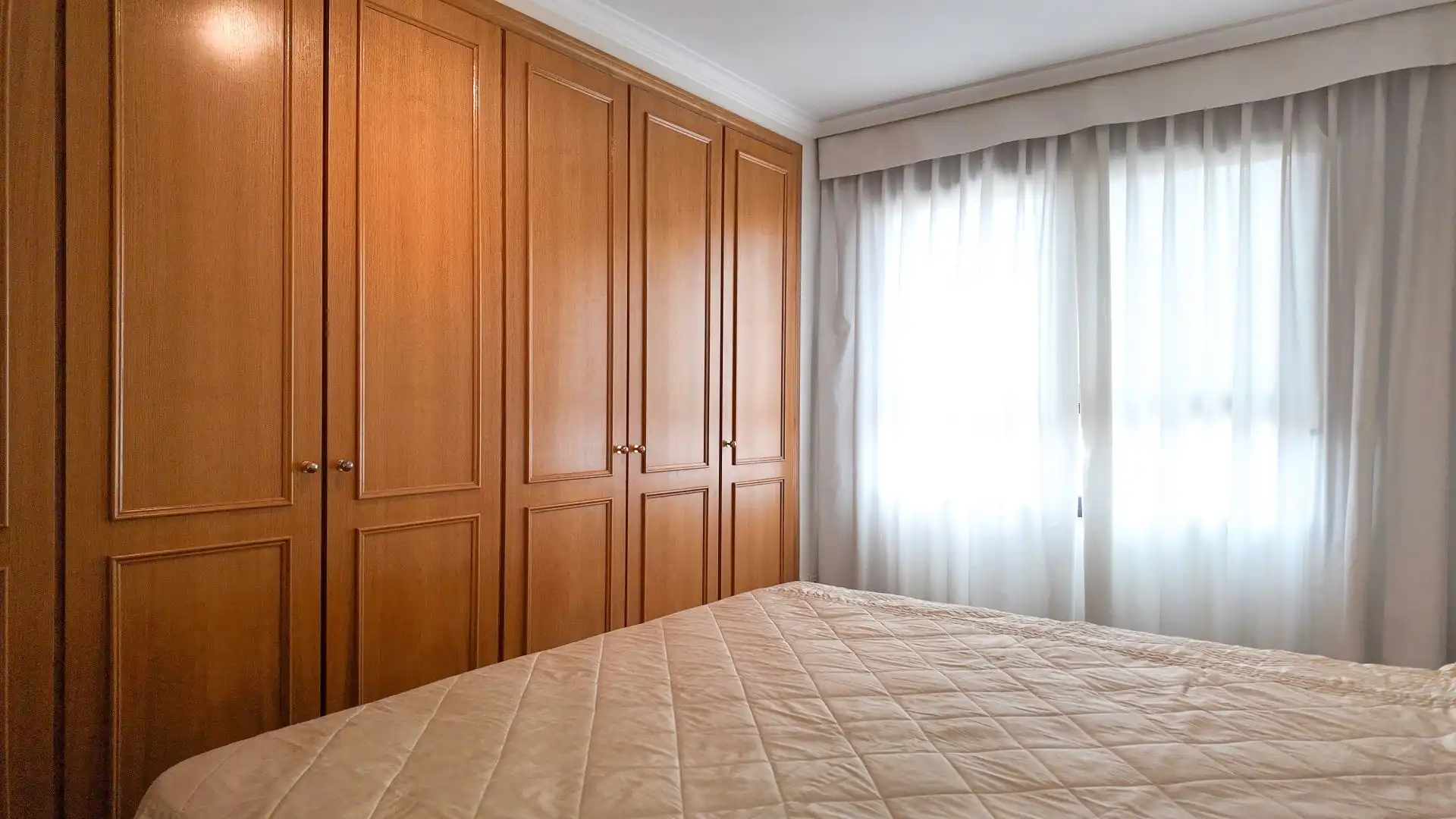 Bedroom of Flat for rent in Valencia  with Air Conditioner, Heating and Terrace
