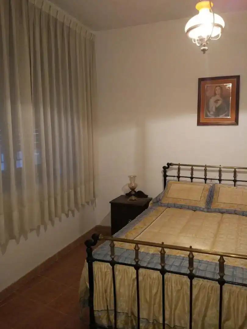 Habitación de Casa adosada en venta en Cañamero