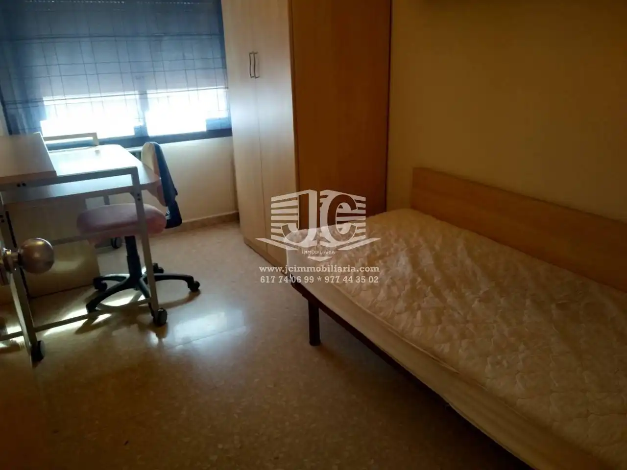 Habitación de Piso de alquiler en Tortosa con Aire acondicionado, Terraza y Amueblado
