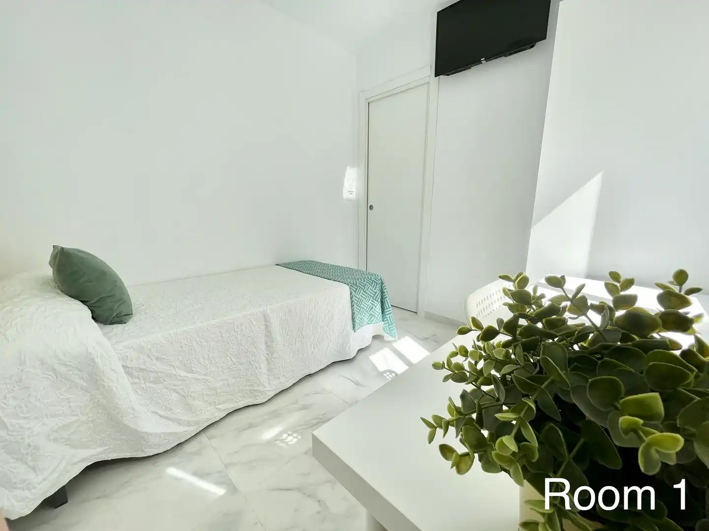 Bedroom of Flat for share in Sevilla  with Furnished, Washing machine and TV