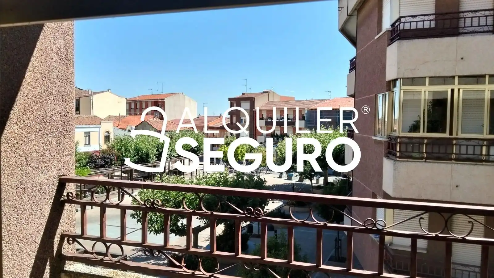 Außenansicht von Wohnung zur Miete in Santa María del Páramo mit Heizung, Terrasse und Möbliert