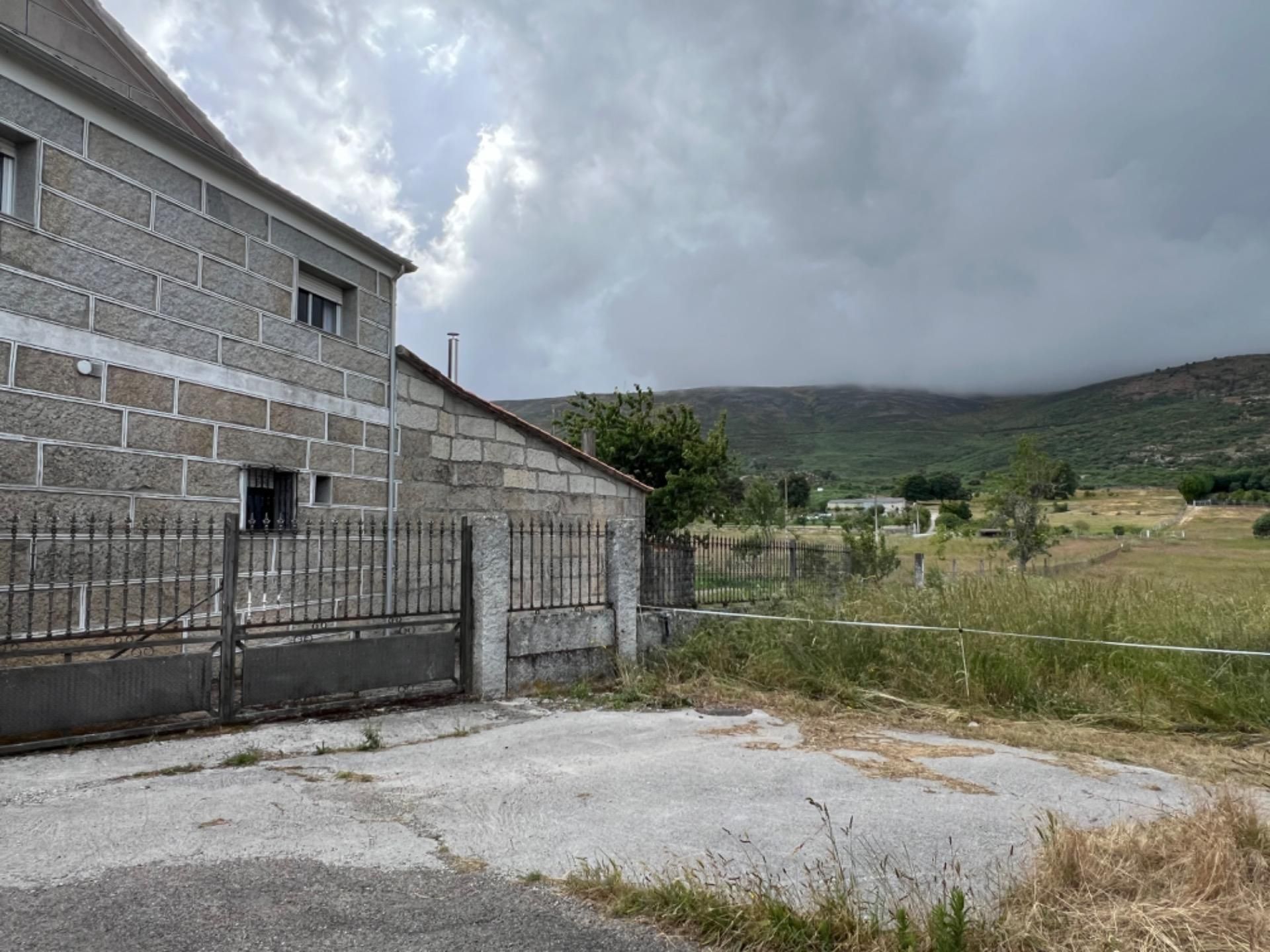 Exterior view of House or chalet for sale in Cualedro  with Heating, Private garden and Storage room