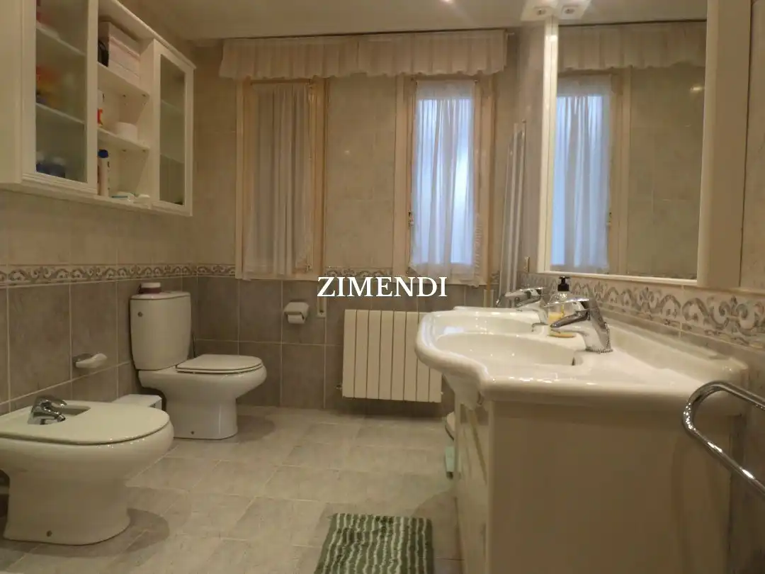 Bathroom of Houses for sale in Albelda de Iregua  with Heating, Terrace and Swimming Pool